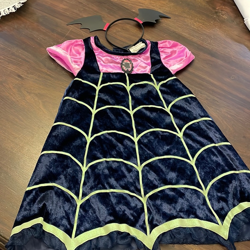 Disney Vampirina Costume, Size 4-6